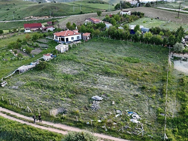 PANORAMİK MANZARALI ASFALT KENARI HİSSE TAPULU BAHÇE - Görsel 4