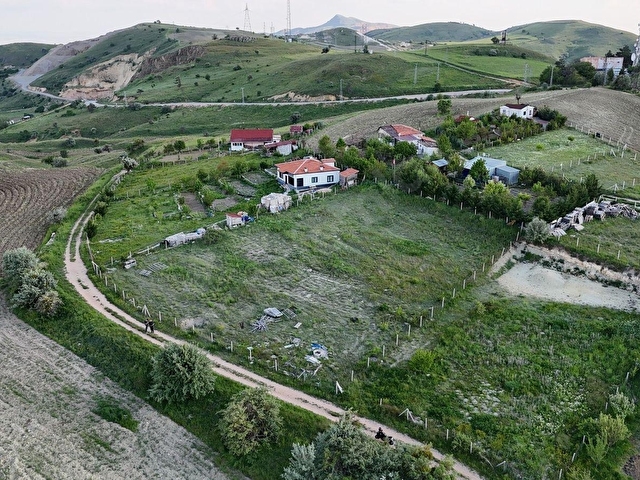 PANORAMİK MANZARALI ASFALT KENARI HİSSE TAPULU BAHÇE - Görsel 8