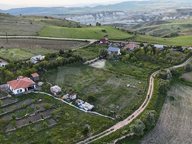 PANORAMİK MANZARALI ASFALT KENARI HİSSE TAPULU BAHÇE - Görsel 16