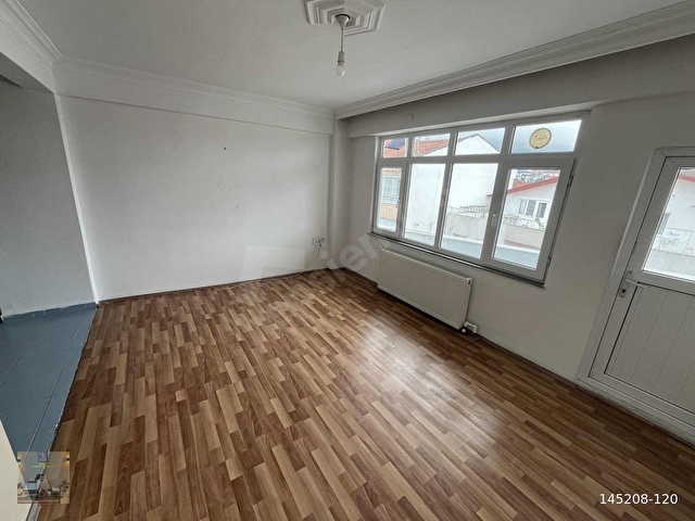 Yakakent Meydanda kiralık asansörlü-doğalgazlı 2+1 daire - Görsel 9