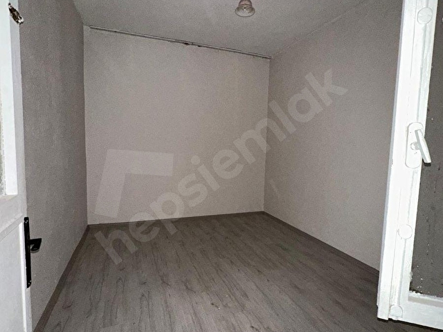 Bayraklı Alpaslan Mahallesinde Kiralık 2+1 Daire - Görsel 12