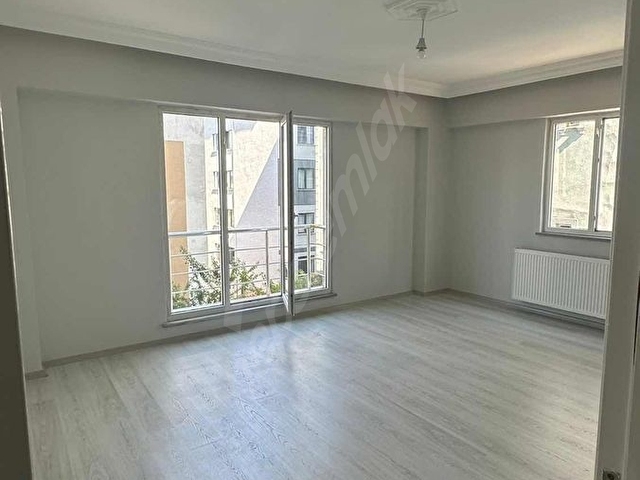 HALKALI MERKEZ MAHALLESINDE SİTE İÇERİSİNDE SATILIK 2 + 1 DAIRE
