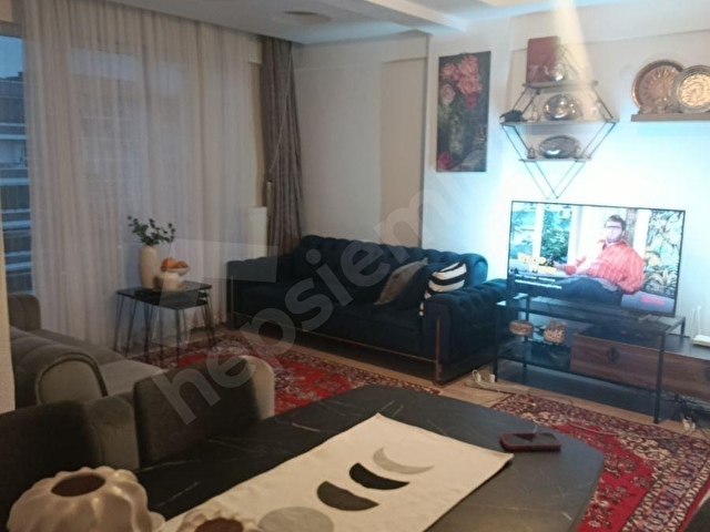 TRAMVAY DURAĞINA 3 DAKİKA MESAFEDE GENİŞ AYRI MUTFAKLI DAİRE