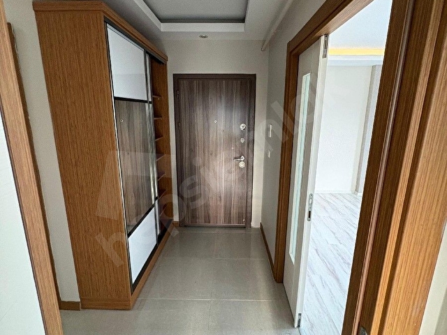 Temiz bakımlı Boyalı park manzaralı - Görsel 3