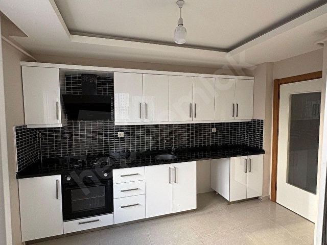 Temiz bakımlı Boyalı park manzaralı - Görsel 4