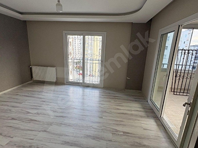 Temiz bakımlı Boyalı park manzaralı - Görsel 5