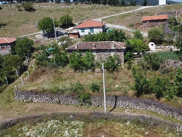 TANBERK DEN DOĞANIN KALBİNDE TAŞ EV VE DEPO 1008 M2 ARSA İÇİNDE - Görsel 8