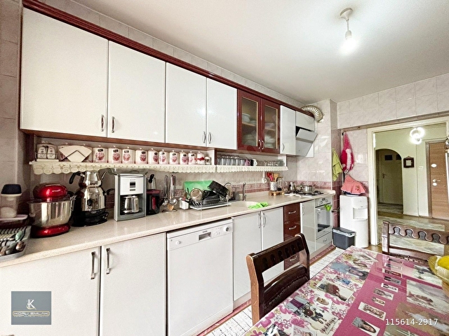 SEVAL CADDESİNDE ARA KATTA 165 m2 E.BANYOLU 4+1 FIRSAT DAİRE - Görsel 3