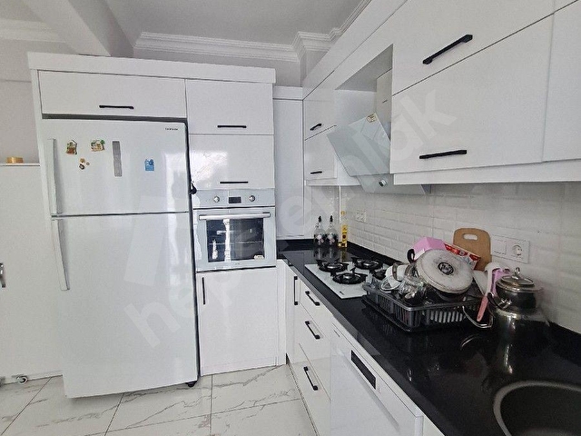 Konyaaltı Cad Endüstri Meslek lisesi Arkası 2 Katta 80m2,Ayrı Mutfaklı Esyali 1+1 Bakımlı Daire