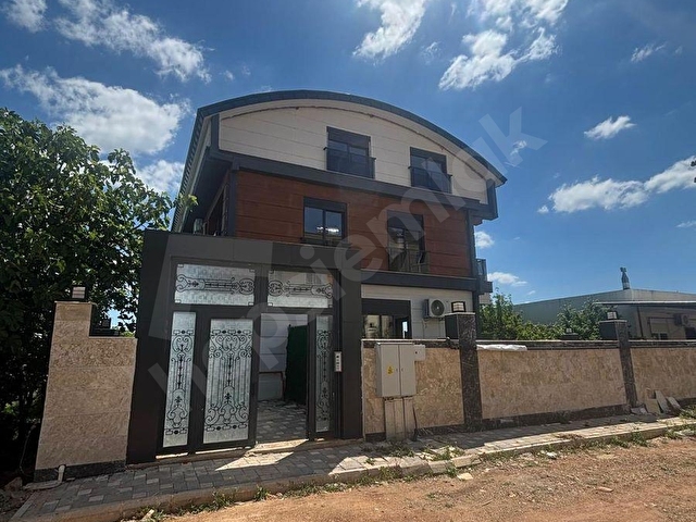 ANTALYA DÖŞEMEALTI YEŞİLBAYIRDA SATILIK YENİ HAVUZLU 4+1 VİLLA