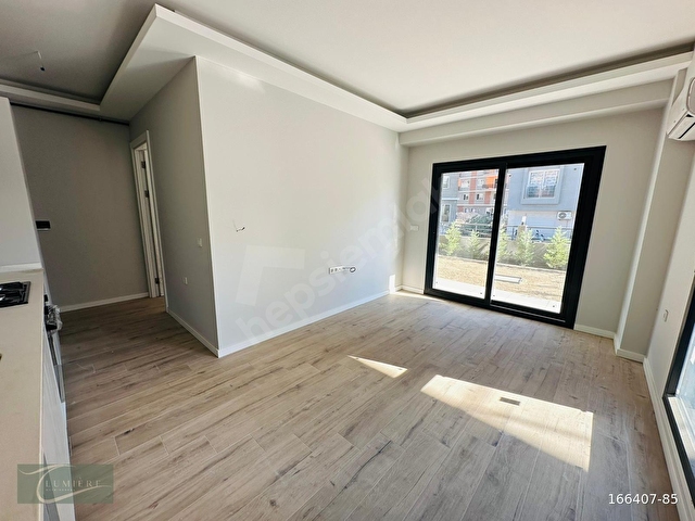 Seyrekte Krediye Uygun, Kiracısız Çift cepheli1+1 Satılık Daire