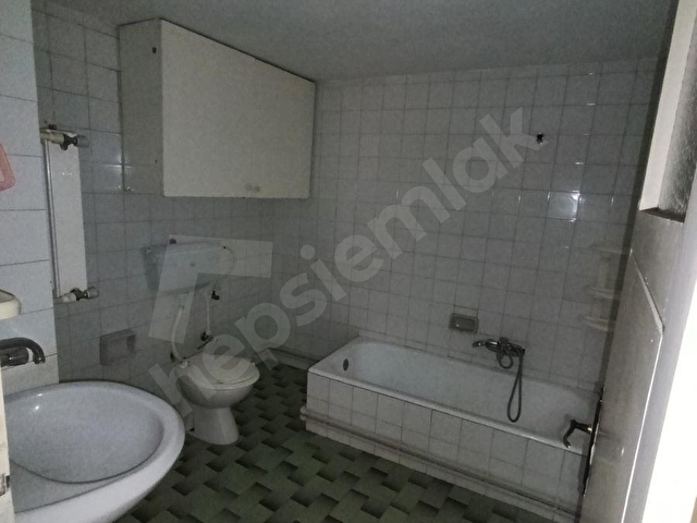 BAHÇELİEVLER MAHALLESİ CADDE ÜZERİ KONUMA SAHİP SATILIK ARA KAT DAİRE - Görsel 7