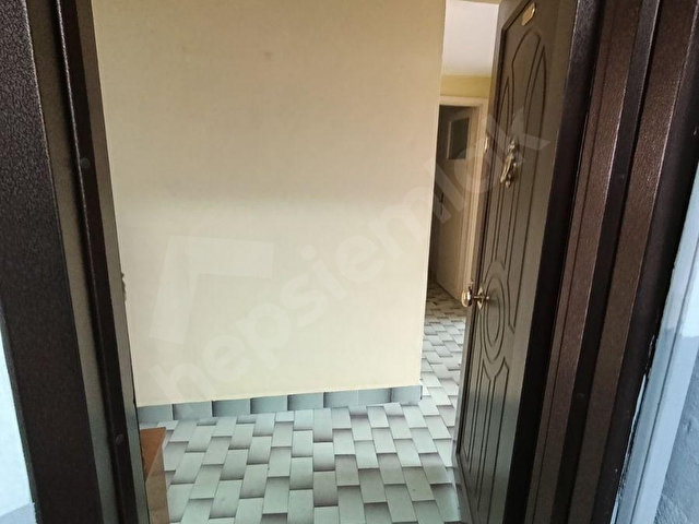 BAHÇELİEVLER MAHALLESİ CADDE ÜZERİ KONUMA SAHİP SATILIK ARA KAT DAİRE - Görsel 2