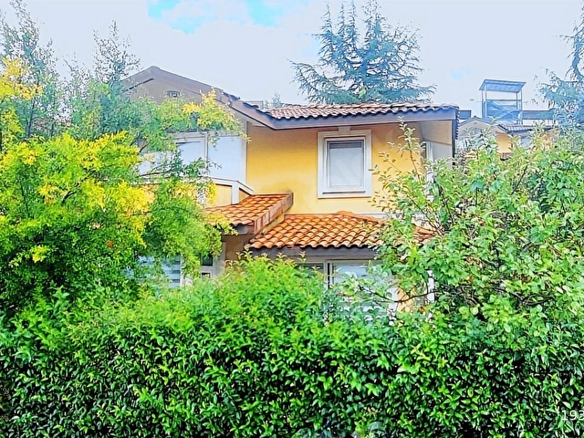 Kartepe de Havuzlu 7/24 Güvenlikli Site Bahçeli 3+1 Dublex Villa - Görsel 4