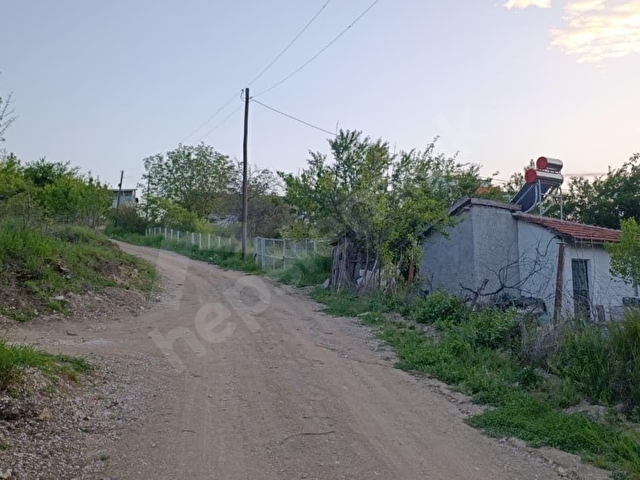 UZUN SÜREDİR TALEP EDİLEN, İLÇE MERKEZİNİ DİBİNDE SATILIK ARAZİ!