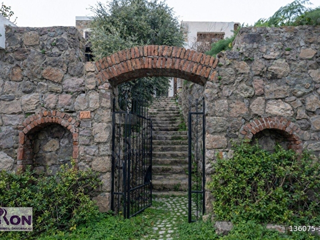 BODRUM GÜRECE DE SATILIK DENİZ MANZARALI HAVUZLU ORJİNAL TAŞ EV - Görsel 2