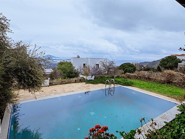 BODRUM GÜRECE DE SATILIK DENİZ MANZARALI HAVUZLU ORJİNAL TAŞ EV