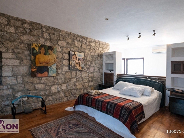 BODRUM GÜRECE DE SATILIK DENİZ MANZARALI HAVUZLU ORJİNAL TAŞ EV - Görsel 14