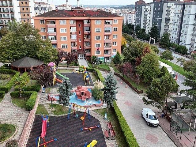 GÜLPEMBE SİTESİ AZ KATLI BLOKTA 2009 YAPIMI GENİŞ FERAH DAİRE - Görsel 27