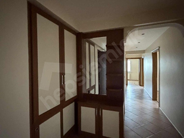 GÜLPEMBE SİTESİ AZ KATLI BLOKTA 2009 YAPIMI GENİŞ FERAH DAİRE - Görsel 3