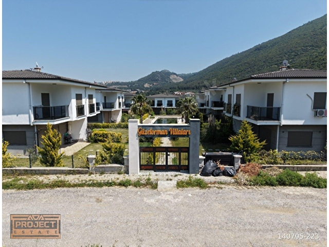 GÜZELÇAMLIDA EŞYALI KİRALIK HAVUZLU SİTEDE (3+1)VİLLA
