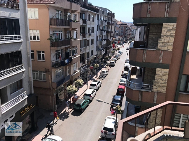 Karamürsel Şehir Merkezinde Satılık Daire 2+1, Ara Kat