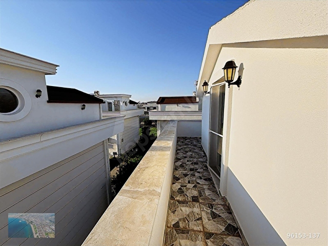 İZMİR DİKİLİ PALMİYE SİTESİNDE SATILIK ULTRA LÜKS 5+1 VİLLA - Görsel 30