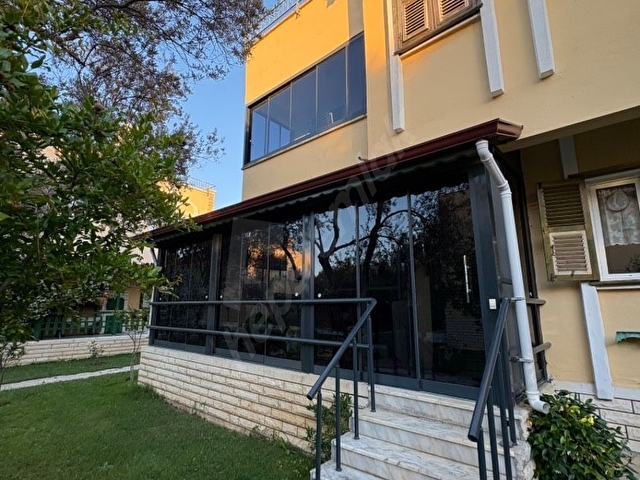 ACİL! Deniz Manzaralı Kombili Seçkin Sitede Bahçeli Villa - Görsel 2