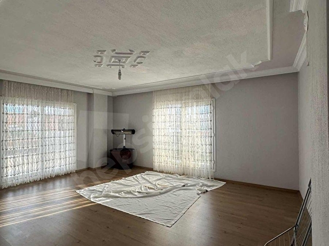 TURGUTLAR MAHALLESİNDE GENİŞ 3+1 DOĞALGAZLI KİRALIK DAİRE