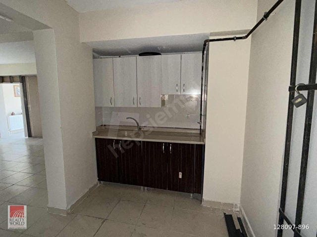 BADEMLİK TE MERKEZİ KONUMDA UYGUN FİYATLI BAKIMLI KİRALIK DÜKKAN - Görsel 9