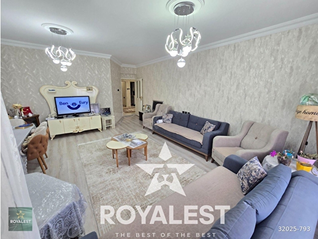 ROYALESTTEN ŞAHİNTEPE CADDE ÜSTÜ ÖNÜ AÇIK SİTE İÇİ ARA KAT  3+1