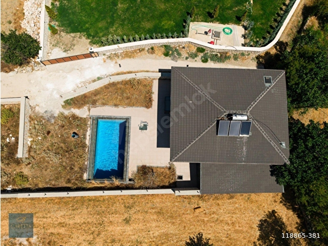 Bezirgan köyünde doğayla iç içe iki havuzlu muhteşem Villa - Görsel 3