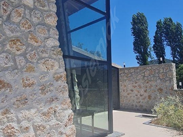 Bezirgan köyünde doğayla iç içe iki havuzlu muhteşem Villa - Görsel 12