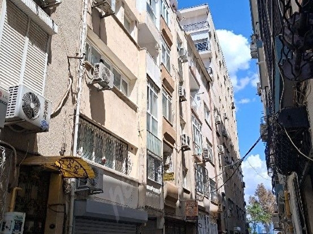 SAHİBİNDEN KARŞIYAKA ALAYBEYDE DENİZ SAHİLİNE 50 METRE MESAFEDE 2+1 SATILIK DAİRE