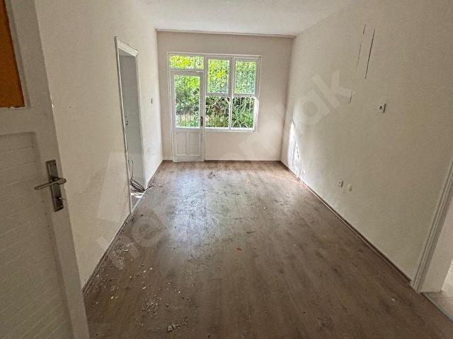 Mahmutlar Mahallesi Şimşek Apartmanı’nda Uzun Dönem Kiralık 1+1 Ayrı Mutfak Daire ALANYA ANTALYA
