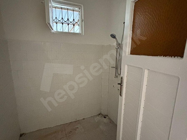 Mahmutlar Mahallesi Şimşek Apartmanı’nda Uzun Dönem Kiralık 1+1 Ayrı Mutfak Daire ALANYA ANTALYA - Görsel 12