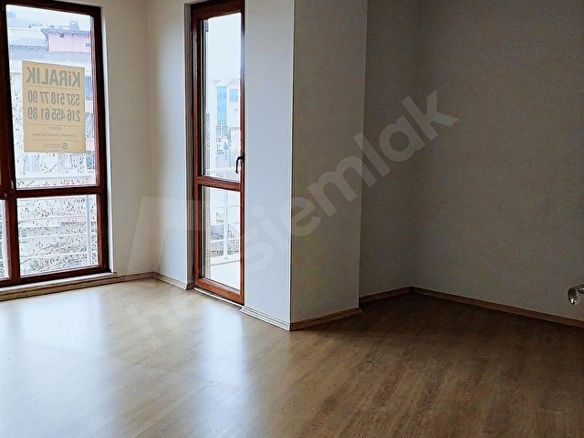ÇEKMEKÖY MERKEZ MAH. ÇİFT BALKON ASANSÖRLÜ 3+1 DAİRE GÜNEY - Görsel 4