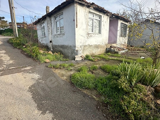Satılık Arsa 100 m2 Gecekondulu  bahçeli 2+1 odalı