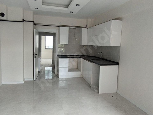 Çamlıca Mahallesinde Yerden Isıtmalı ve Asansörlü 1+1 Satılık Daire - Görsel 9