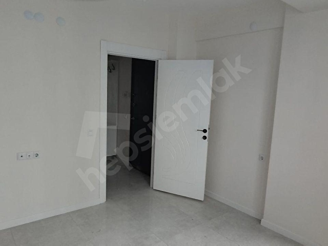 Çamlıca Mahallesinde Yerden Isıtmalı ve Asansörlü 1+1 Satılık Daire - Görsel 6
