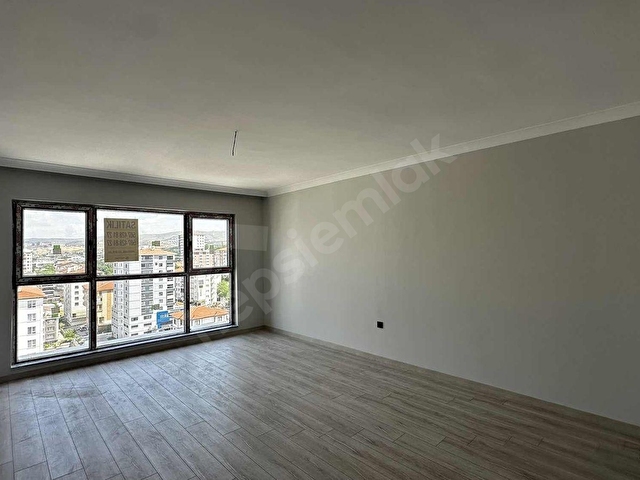 MERCANLARDAN AŞAĞI YAHYALARDA MERKEZİ KONUMDA 4+1 SATILIK DAİRE - Görsel 3