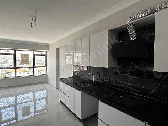MERCANLARDAN AŞAĞI YAHYALARDA MERKEZİ KONUMDA 4+1 SATILIK DAİRE - Görsel 5