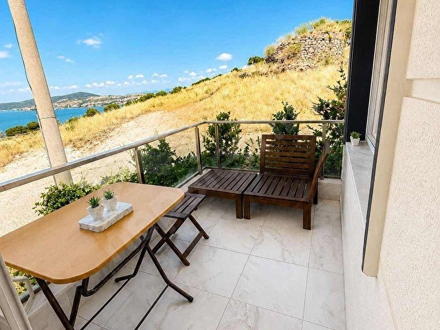 AYVALIK MERKEZE 1 KM DENİZ MANZARALI 2+1 KLİMALI EŞYALI DAİRE - Görsel 20