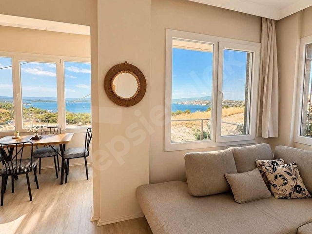AYVALIK MERKEZE 1 KM DENİZ MANZARALI 2+1 KLİMALI EŞYALI DAİRE - Görsel 5