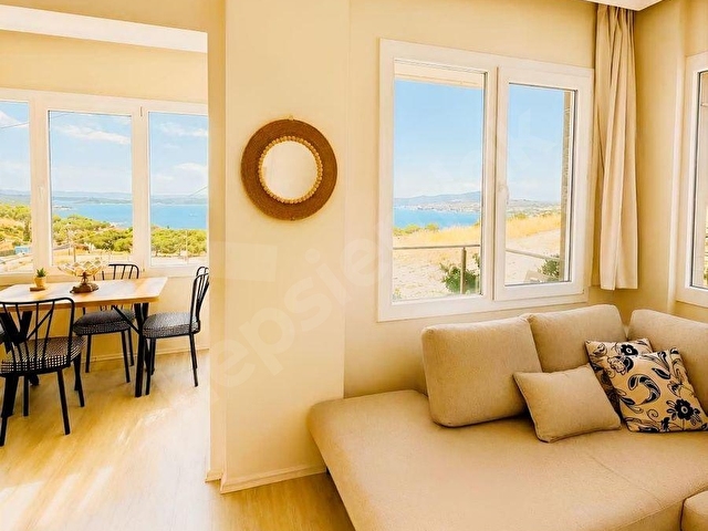 AYVALIK MERKEZE 1 KM DENİZ MANZARALI 2+1 KLİMALI EŞYALI DAİRE - Görsel 4
