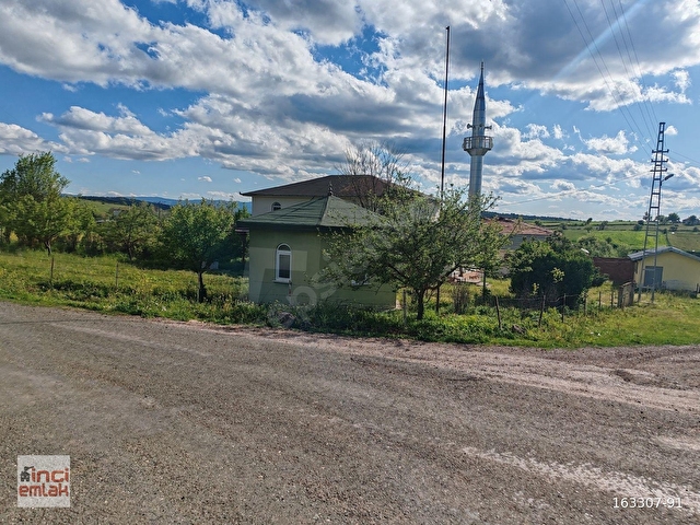 YERLEŞİK ALANDA EV YAPILABİLİR 905 m2 ARSA - Görsel 9