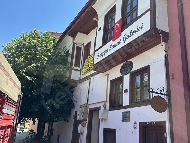 Satılık – Tarihi Odunpazarı Evlerinde İki Katlı Müstakil Ev / İşyeri Ruhsatlı