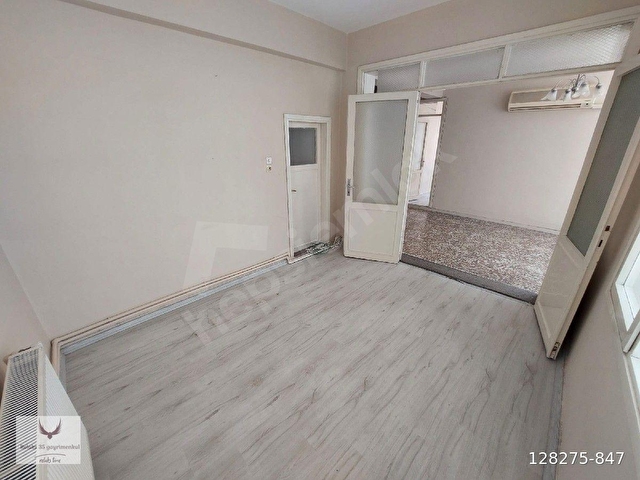 bahçelievlerin en nezih semtinde 160 metrekare 4+1 doğalgazlı çift balkon ferah temiz daire - Görsel 2