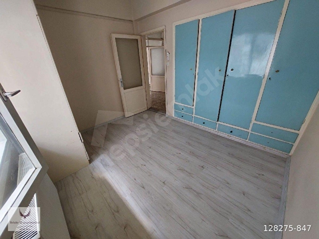 bahçelievlerin en nezih semtinde 160 metrekare 4+1 doğalgazlı çift balkon ferah temiz daire - Görsel 12