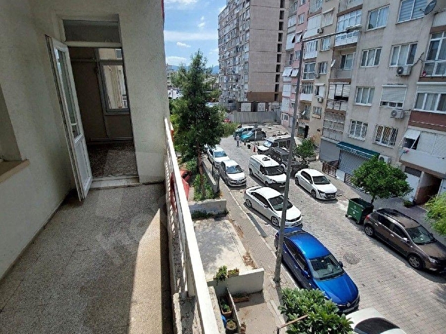 bahçelievlerin en nezih semtinde 160 metrekare 4+1 doğalgazlı çift balkon ferah temiz daire - Görsel 22